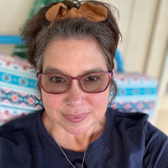 Meet your Posher, Julie - Picture 2 of 2